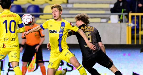 Transfer Talk Drie Aanvallers Staan Op Vertrekken Bij Stvv Stekelenburg Keert Terug Naar Ajax Voetbal Hln Be