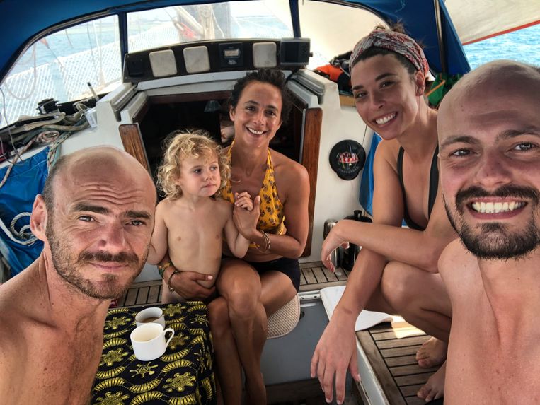 Deze Amsterdammers zitten vast in het buitenland