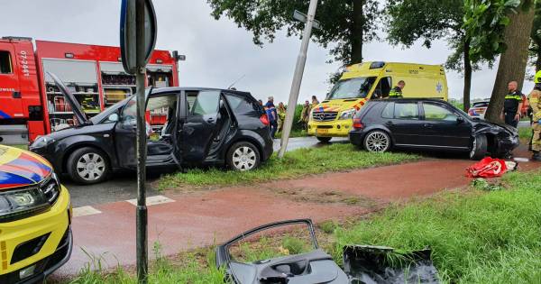 Brandweer moet slachtoffer uit auto bevrijden na ongeluk bij Ede.