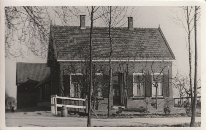 Het voorhuis van boerderij Het Achterhuis rond 1930.