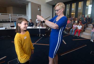 Bronckhorst zoekt nieuwe jeugdburgemeester nu Evi ermee stopt