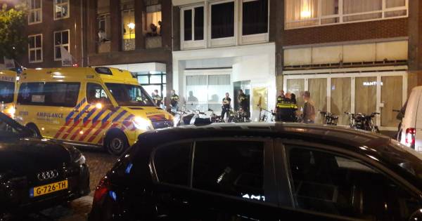 Vrouw (31) blijft zwaargewond op straat liggen na ernstige mishandeling . #Arnhem #Steenstraat