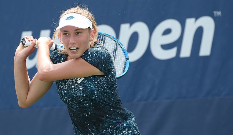 Elise Mertens zwoegt, maar plaatst zich na zenuwslopende ...