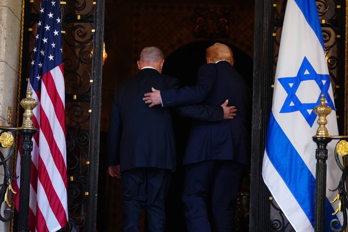 ‘U weet dat ik dit een slecht idee vind, maar ik zal u steunen’: hoe Trump de VS in een oorlog met Iran stortte