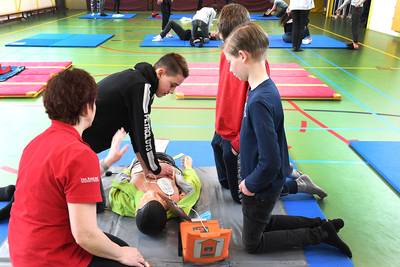Leerlingen Merletcollege maken kennis met AED