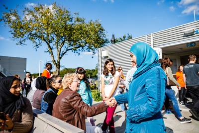 Tienduizenden Nederlanders op bezoek in asielzoekerscentra