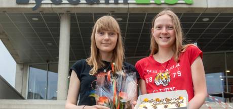 Mariska en Tamara, de cum laude tweeling