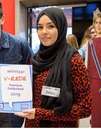 Zahya Muloud wint V-rede Gelderland: nu mag ze naar Hilversum voor ‘Op naar het Lagerhuis’