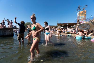 Veel lof en een paar kritische noten voor Down The Rabbit Hole