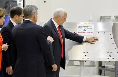 Kijken doe je met je ogen, behalve als je Mike Pence heet