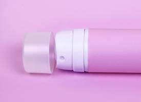 Deodorantvlekken krijg je zo heel makkelijk uit je kleren