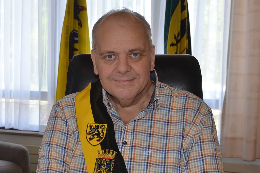 Burgemeester Guy D'haeseleer (Forza Ninove) terug aan het werk in het stadhuis van Ninove. / © Claudia Van den Houte