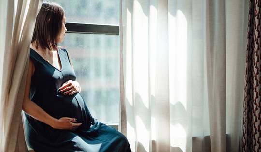 Is gedwongen opname van zwangere verslaafden wenselijk? ‘Vrouwen zullen bang zijn om nog hulp te zoeken’