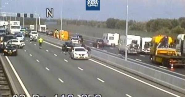 Twee ongelukken op A2 bij Zaltbommel: flinke vertraging in beide richtingen.