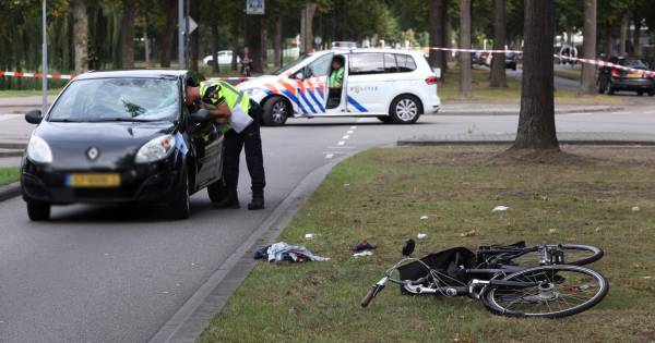 Meisje met spoedtransport naar ziekenhuis na aanrijding in Alblasserdam.