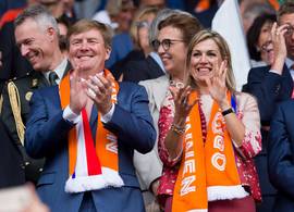 Koning Willem-Alexander maakte vóór zijn huwelijk met Máxima afspraken over voetbal