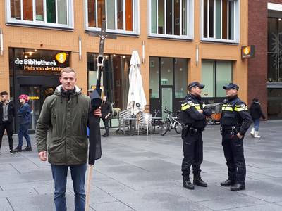 Gesprek na dragqueenrel tussen actievoerders en COC