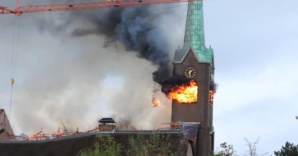 Afbeeldingsresultaat voor Omstander filmt moment van instorten kerktoren in Hoogmade