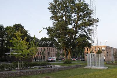 Zwaargewonde bij steekpartij op azc, twee verdachten vast