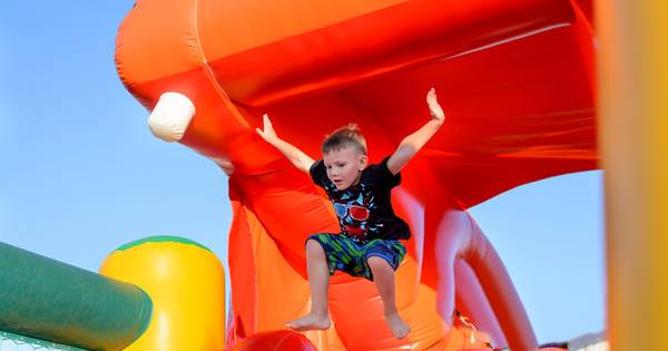 'Omstreden springkussens toch teruggeroepen' | Binnenland - Tubantia