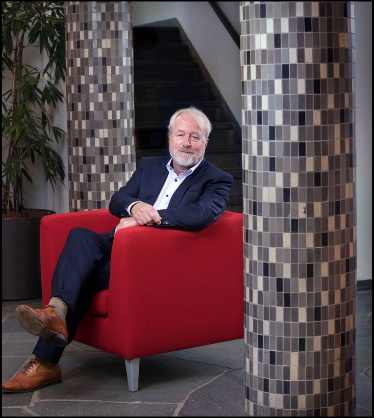 Prof. Dr. Jaap van Dissel is sinds 2013 directeur van het Centrum Infectieziektebestrijding (CIb) van het RIVM, het Rijksinstituut voor Volksgezondheid en Milieu. Als voorzitter van het Outbreak Management Team (OMT) heeft hij een sleutelrol bij de bestrijding van het coronavirus. Daarnaast is Van Dissel hoogleraar interne geneeskunde, in het bijzonder de infectieziekten, bij het Leids Universitair Medisch Centrum. Beeld Werry Crone