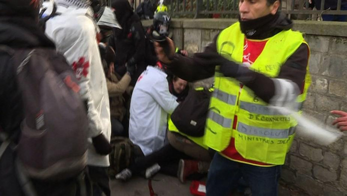 Main Dun Gilet Jaune Arrachée Il Aurait Voulu Faire Partir