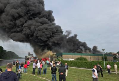 Grote brand bij tuincentrum in Hoogezand
