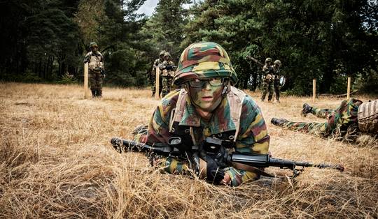 Na het onderwijs wil ook het Belgische leger de jacht op zij-instromers openen