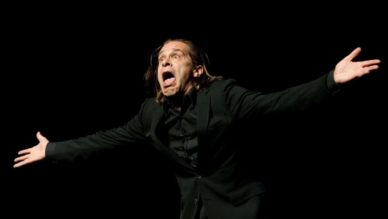 Hans Teeuwen lanceert album in Vondelpark | Trouw