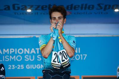 Aru wint in shirt van overleden Scarponi