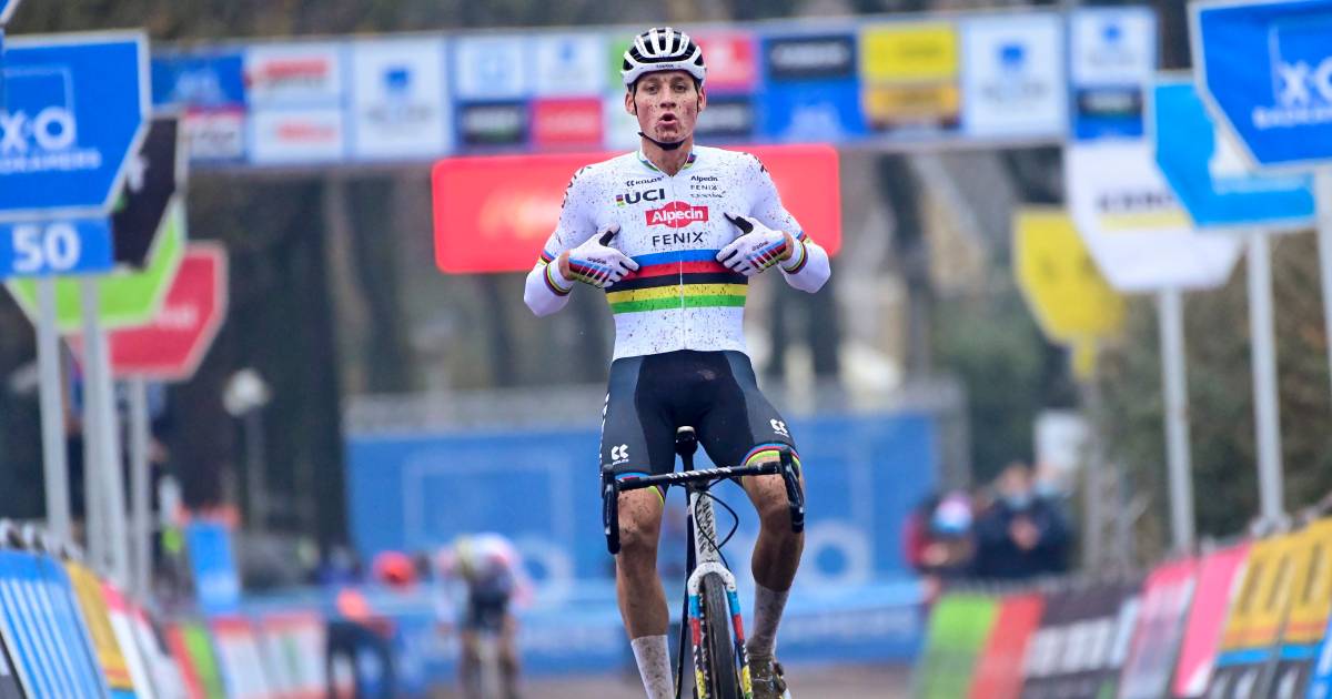 Van der Poel rijdt concurrentie op een hoop bij eerste ...
