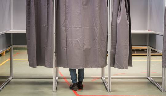 ‘Vlaams Belang en PVDA zijn de verliezers van de lage opkomst’