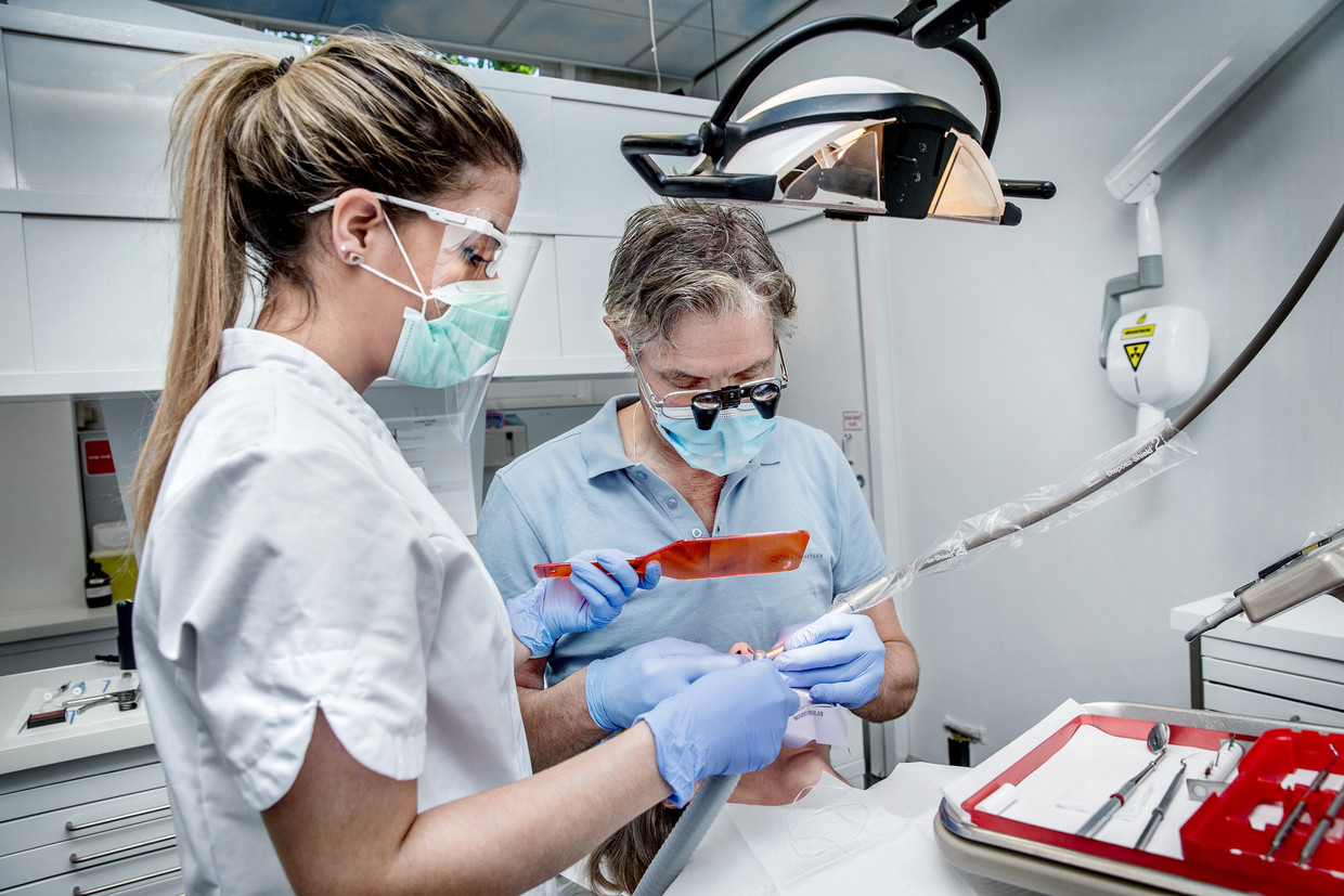 De tandarts gaat langzaam terug naar normaal ‘Onze hygiëneprotocollen waren altijd al heel goed