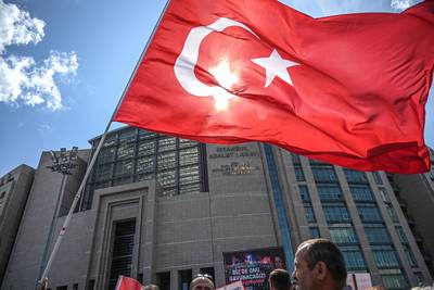 Nederlandse moeder met baby tóch vrij na nieuwe arrestatie in Istanboel