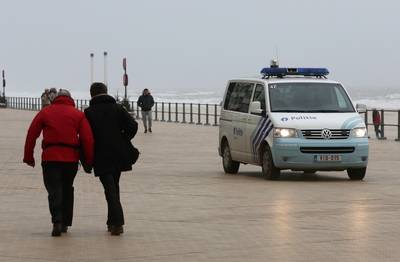 Respect des mesures sanitaires: des contrôles de police sur la plage d’Ostende