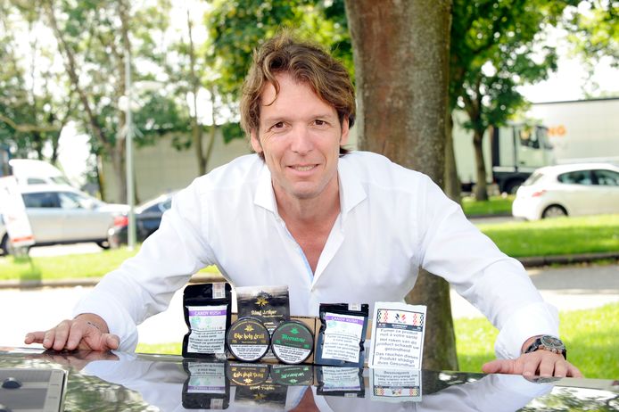 Ondernemer Joeri Perneel ziet het groots: over twee maanden wil hij zijn legale cannabisproducten in 2.000 winkels hebben.