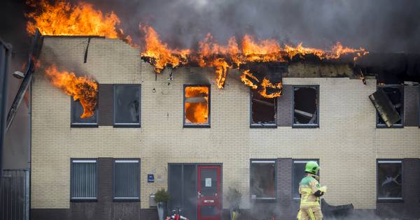 Grote brand in pand Tasche Staalbouw in Albergen onder controle - Tubantia