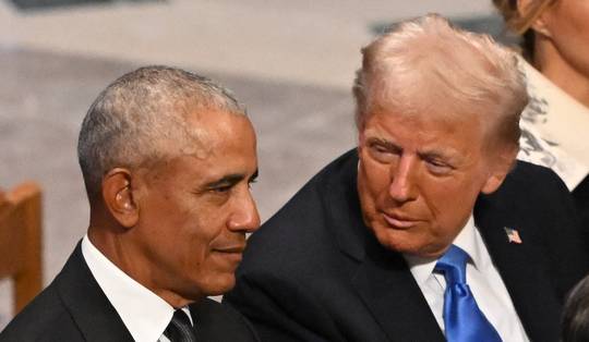 ‘Er speelt zich een soort clownsspektakel af op sociale media en televisie’: oud-president Obama reageert voor het eerst op apenvideo