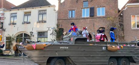 Deze vriendengroep zat achter ‘illegale intocht’ Sint in Deventer: ‘We hadden wat tijd over’