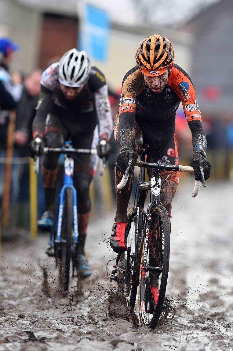 Cijfers liegen niet: Van Aert overtroeft Van der Poel | Veldrijden | Sport | HLN