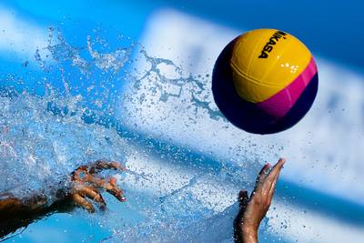Waterpolosters winnen testtoernooi in Utrecht