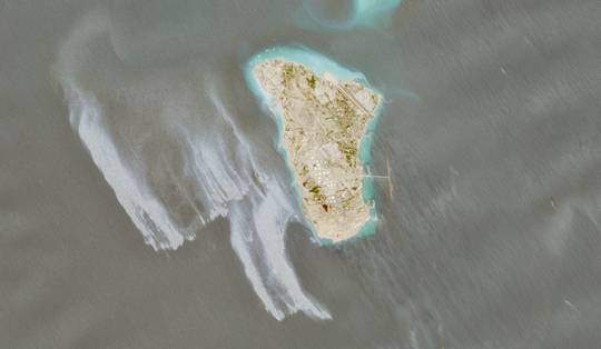 Satellietbeelden tonen mogelijke olievlek van 45 vierkante kilometer groot aan Iraans eiland Kharg
