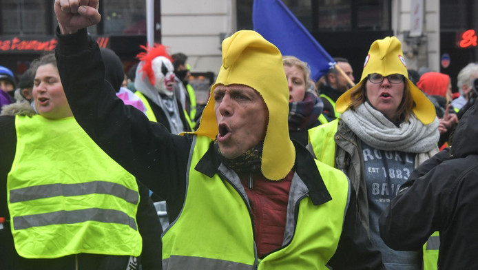 39300 Gilets Jaunes En France Un Homme Blessé Au Visage à