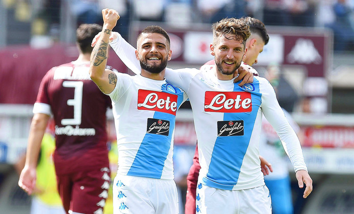 Dries Mertens met ploeggenoot Lorenzo Insigne (l) na zijn goal tegen Torino.