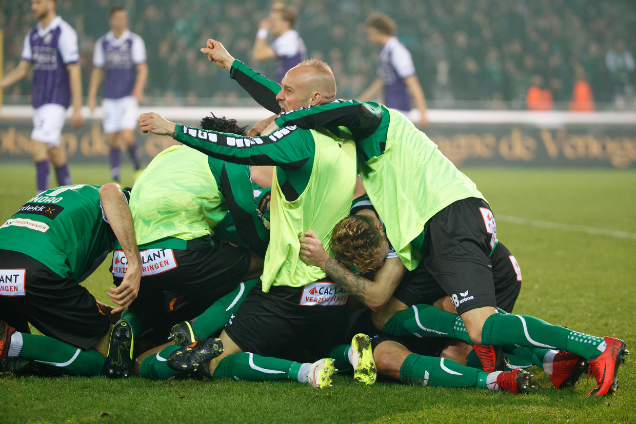 Cercle Brugge promoveert naar hoogste klasse voetbal na ...