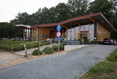 Langs de drive-in voor een knapperig Duits broodje