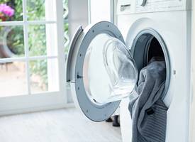 Moet je de deur van je wasmachine open of dicht laten als je ’m niet gebruikt?