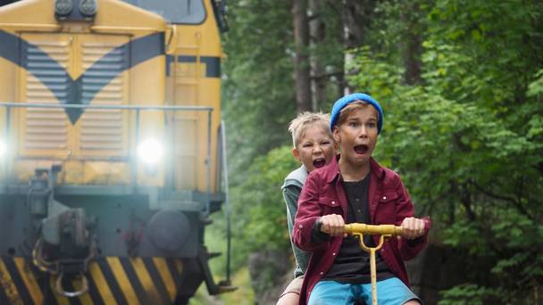 Zappbios: Pelle en Kas op zoek naar het gezonken schip