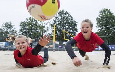 Achterhoekse beachvolleybalzusjes gaan voor goud