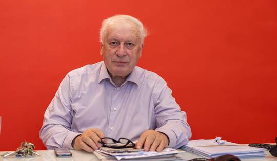 Burgemeester die journalist aanklaagde krijgt prijs voor juridische intimidatie